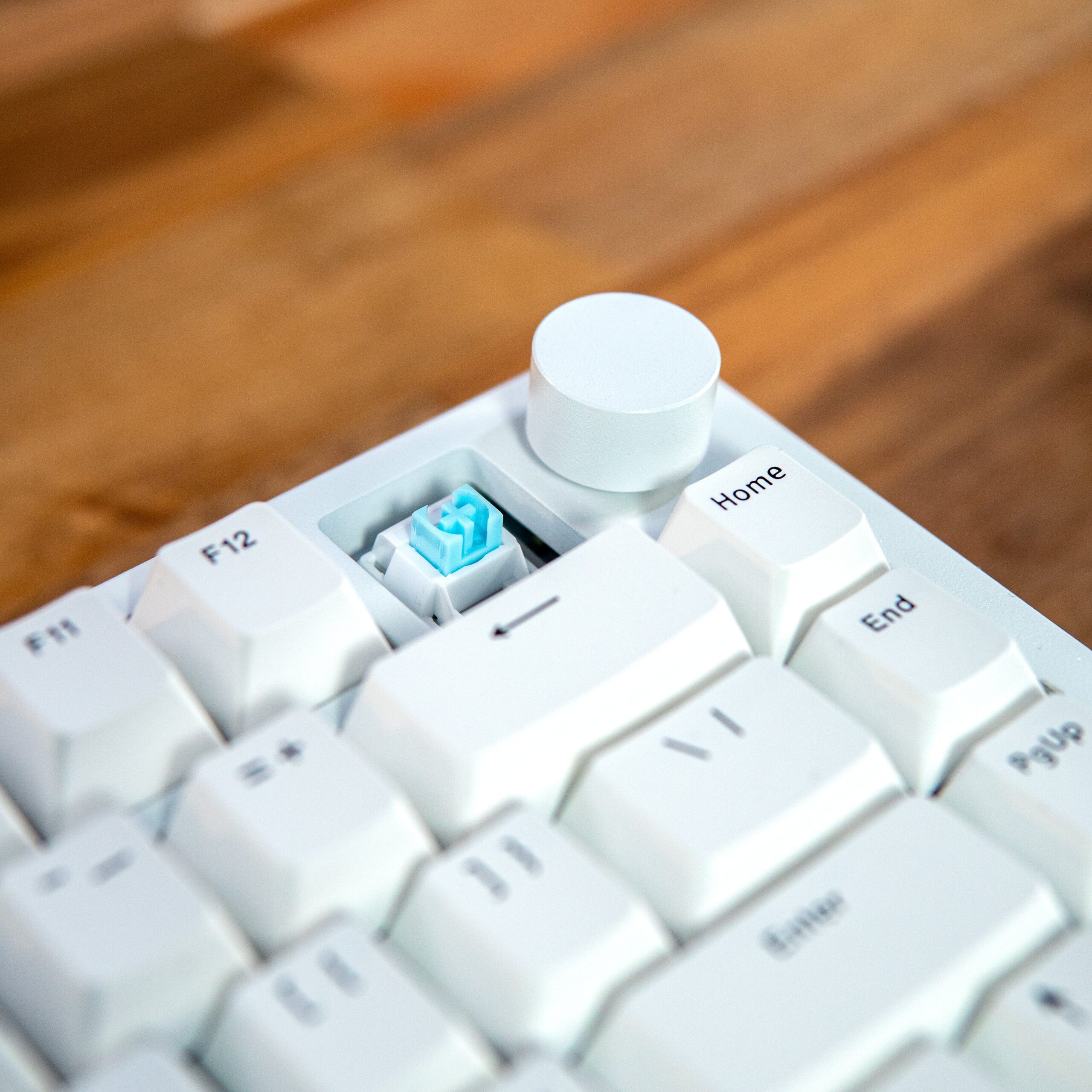 Aftershock ODEN75 White Edition Wireless Keyboard - Linear Switches (WTY - 1YR) - Image 4