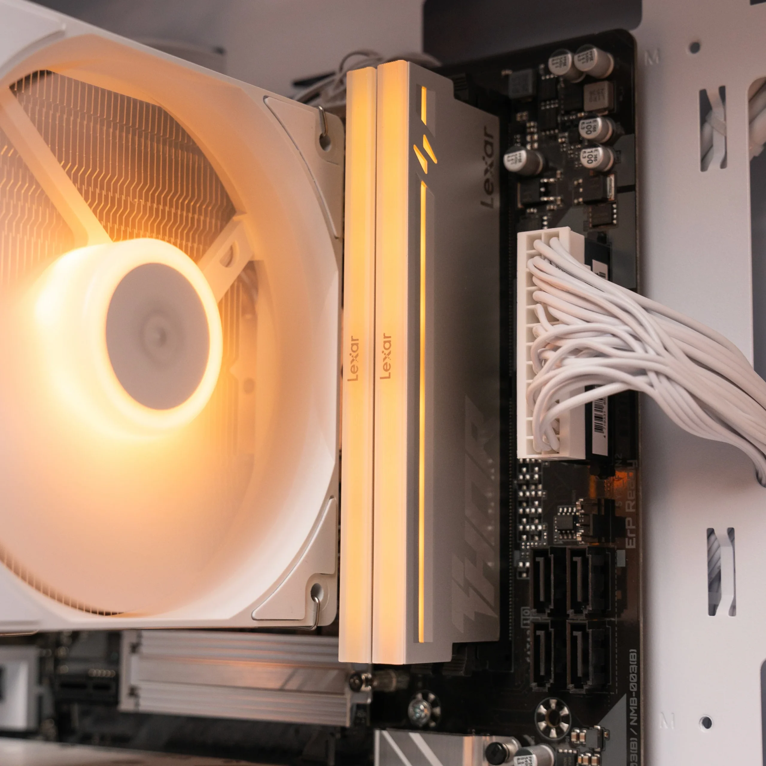 FLOW : LVL 4 WHITE R5 7500F | RTX 5060 | 32GB RAM - Image 8