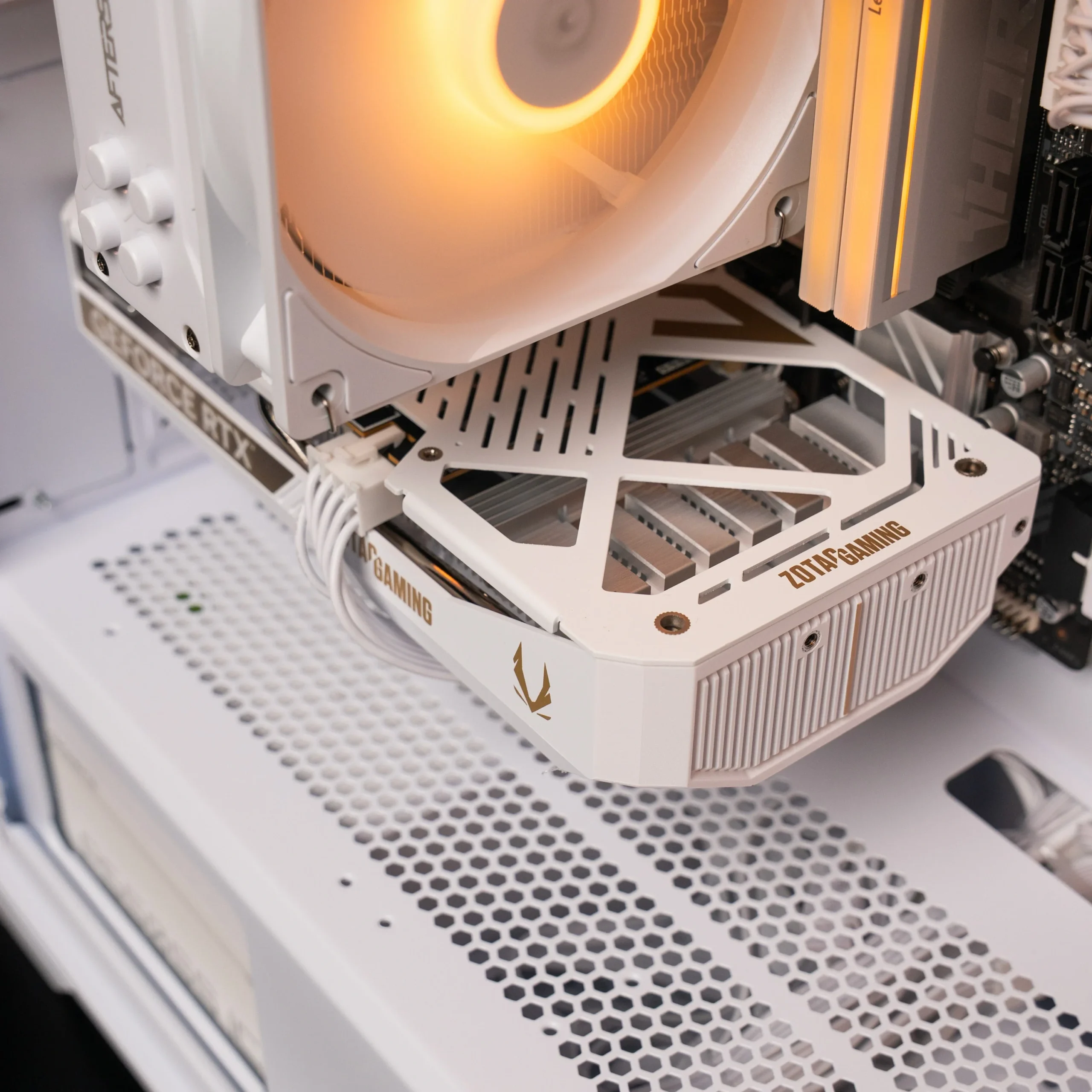 FLOW : LVL 4 WHITE R5 7500F | RTX 5060 | 32GB RAM - Image 5